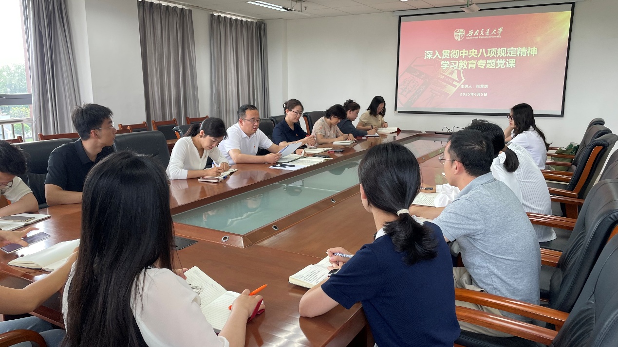 会议室里的人们描述已自动生成